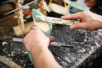 Forming shoes, classic elegance sewn with a cobbler