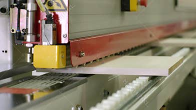 Process of cutting wooden board on the furniture manufacture