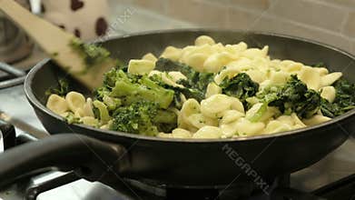 Cook orecchiette cime di rapa pan blend pasta mix italian apulia food