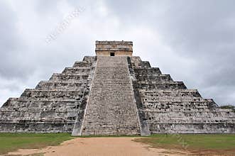 Mayan temple of chichen itza 2