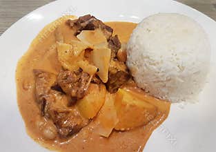 Yellow Curry Beef with Rice