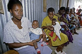 Healthcare for Kenyan babies in slum, Nairobi