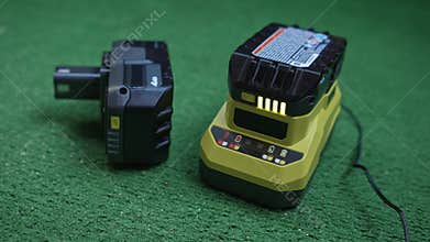 Battery charging in power tool charger with indicator lights