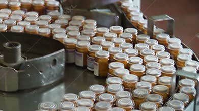 Automated production of medicines. Packaging of tablets in a glass container