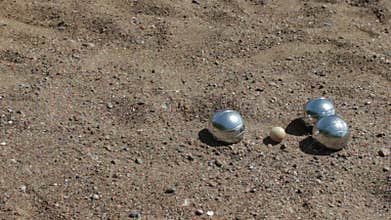 Throwing balls petanque