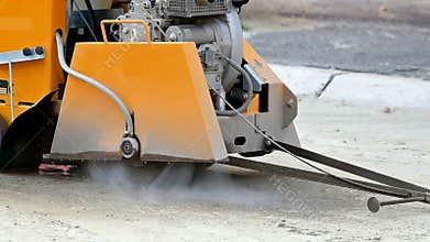 Saw for cutting concrete
