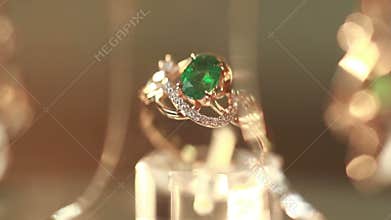 Jewelry set with emerald