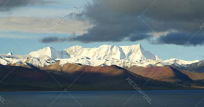 4k huge clouds mass rolling over lake namtso & snow mountain,tibet mansarovar.