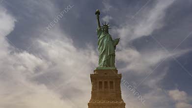 New York : Statue of Liberty, with clouds and effects, ultra hd 4k