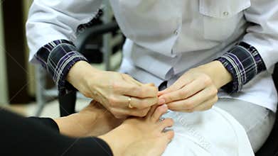 Beautician does pedicure and deletes an old