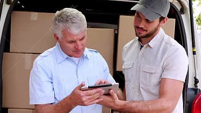 Delivery driver using tablet to take customers signature