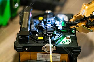 Fiber optic cable splice machine