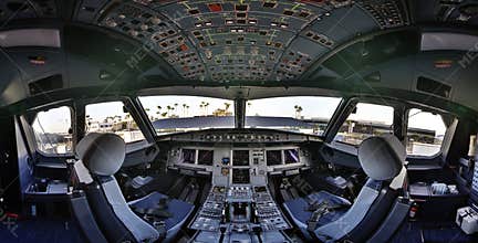 Airbus 320 cockpit flightdeck