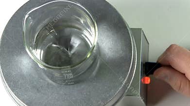 Magnetic stirrer mixing liquid