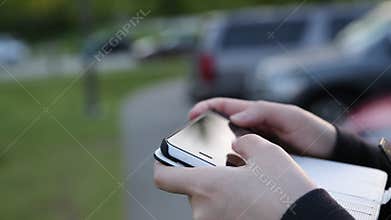 Reading mobile phone message