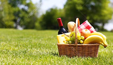 Picnic basket with food