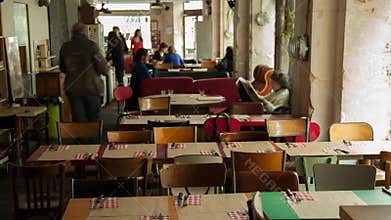Time-lapse of a busy hipster-restaurant in Paris