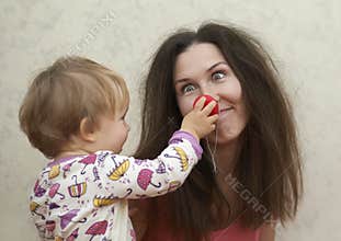 Little kid drew mommy crazy