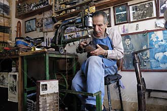 Shoe maker