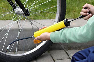 Pumping bicycle tire