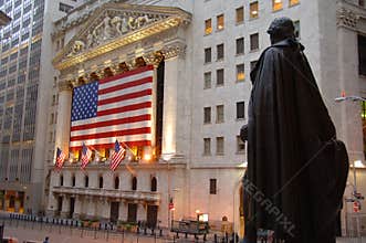 Statue of George Washington on Wall Street