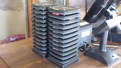 Wireless digital calling system for restaurants