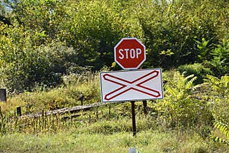Road signs that war drivers on upcoming rail road crossing without security  bumpers