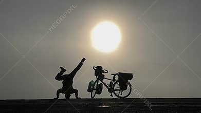 The synergy of cycling and happiness on the road