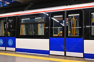 Metro , Madrid , España , transporte publico
