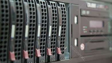 Inserting drive to storage server