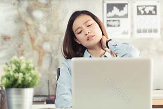 Asian women have neck pain from work in the office