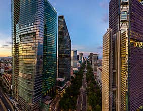Ciudad de Mexico - Reforma Avenue night scene