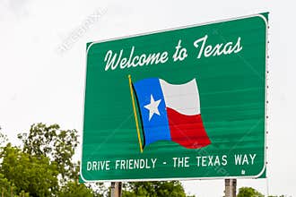 Welcome to Texas sign on the state line between Texas in Oklahoma