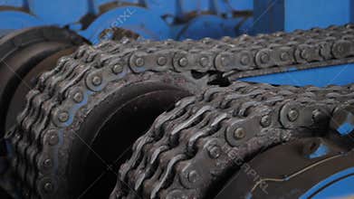 Powerful gears with a chain