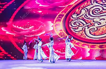 Chinese Manchu costume dance performance