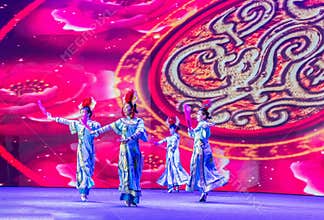 Chinese Manchu costume dance performance