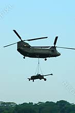 Chinook carrying artillery