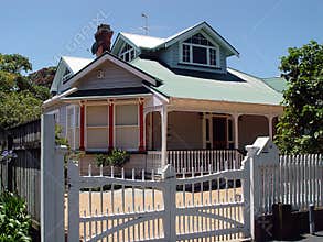 Colonial house 1