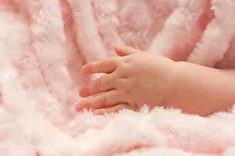 Baby open fingers