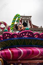 Mickey`s Dazzling Christmas Parade