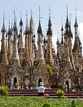 Kakku Pagodas temple complex prayer