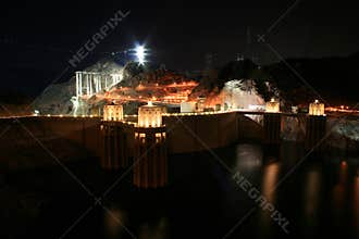 Hoover dam at night