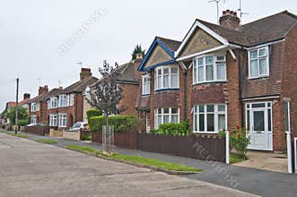 English street of semi & detached houses