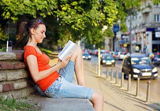Relaxation in the city