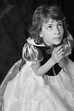 Child praying to God
