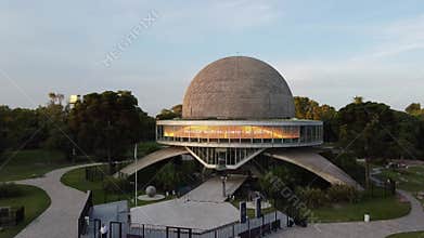 Drone shot moving quickly away from the Buenos Aires planetarium