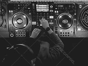 Digital DJ Mixing Pioneer