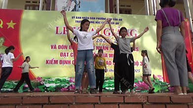 Vietnamese schoolgirls are practicing performing arts to prepare for the opening day of the new school year