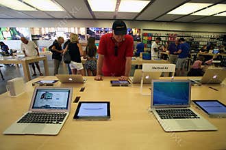 APPLE COMPUTER RETAIL STORE