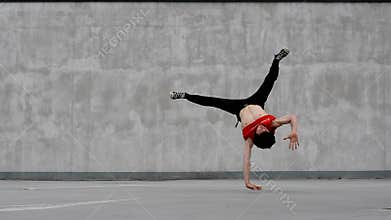 Breakdancer on the street
